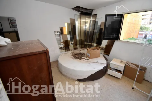 AMPLIA CASA PARA REFORMAR CON 7 DORMITORIOS EN EL CENTRO — 3