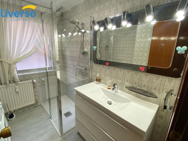 Se alquilan habitaciones, gastos pagados zona centro cerca de la Universidad Politécnica. — 12