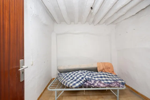 Casa para reformar en el centro de Lanjarón con gran potencial de inversión — 29