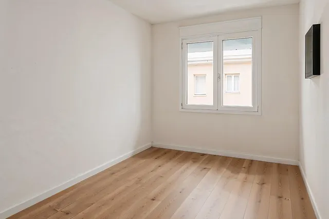 PISO CÉNTRICO CON BALCÓN, ASCENSOR Y UBICACIÓN PRIVILEGIADA — 11