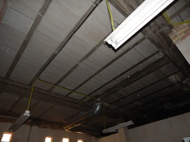 LOCAL COMERCIAL EN ONTINYENT (VALENCIA) Zona San Jose — 11