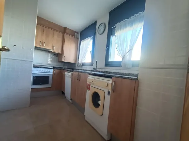 EXCLUSIVO APARTAMENTO EN EL CENTRO DE ROSES - foto 3
