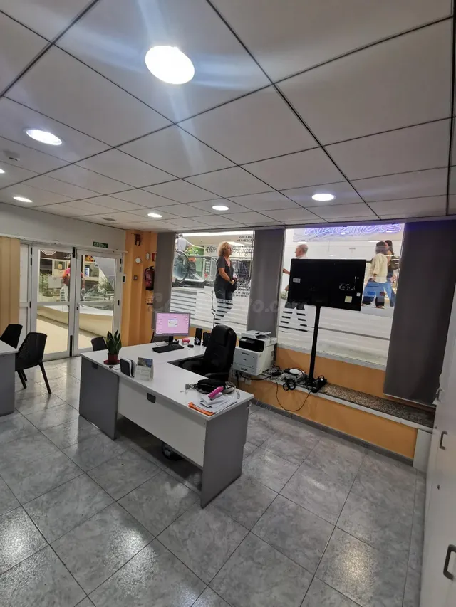 Local comercial 1 habitación 75m² en venta - Mesa y López - foto 2