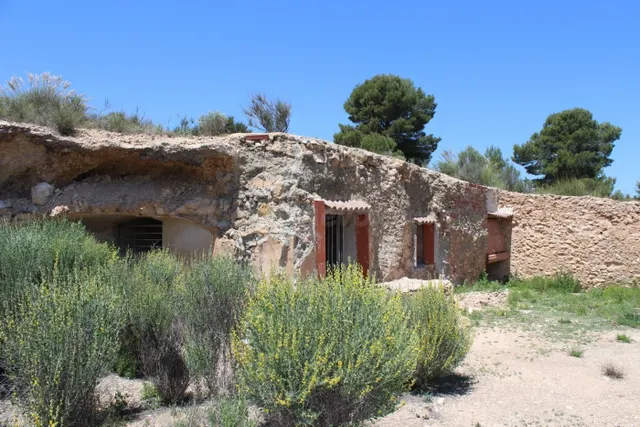 Se vende casa-cueva en Monovar con 2000 metros de terreno!!! - foto 2