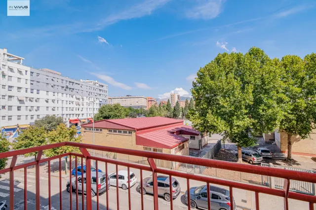 ALQUILER DE PISO DE 4 DORMITORIOS EN EL BARRIO DE ALBAYDA TOTALMENTE AMUEBLADO Y EQUIPADO Y CON PLAZA DE  GARAGE INCLUIDA — 24
