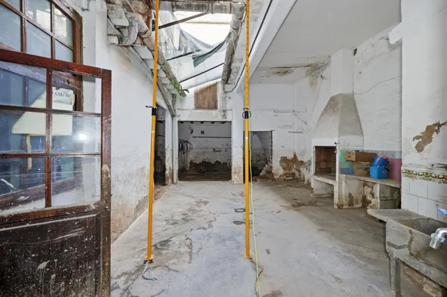 Casa de pueblo con gran potencial y amplios espacios — 31