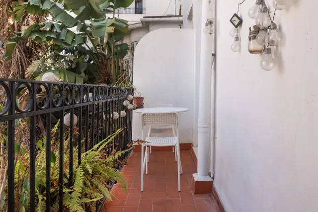 Exclusivo piso de 130 m2 y 4 dormitorios junto al Ayuntamiento de Valencia — 23