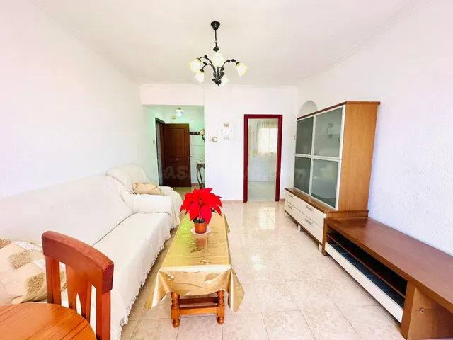 Apartamento en venta en Torrevieja Tres dormitorios un baño - foto 5