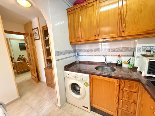 Apartamento en esquina de 2 dormitorios a 500 m de las piscinas naturales en Torrevieja!!! — 24