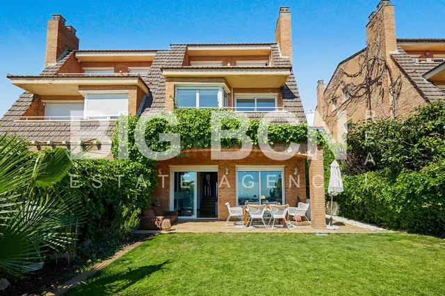 Exclusiva casa con vistas panorámicas — 3