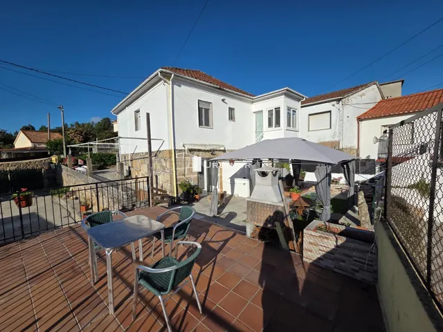 # CASA reformada, muy luminosa, con amplio patio. Próxima a  - foto 4