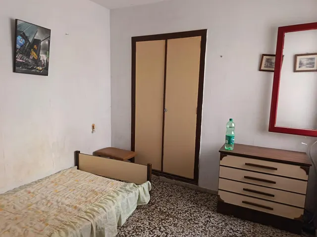 SE VENDE PISO / ASCENSOR/ PARA REFORMAR / BENALUA,/ JUNTO JUZGADOS — 12