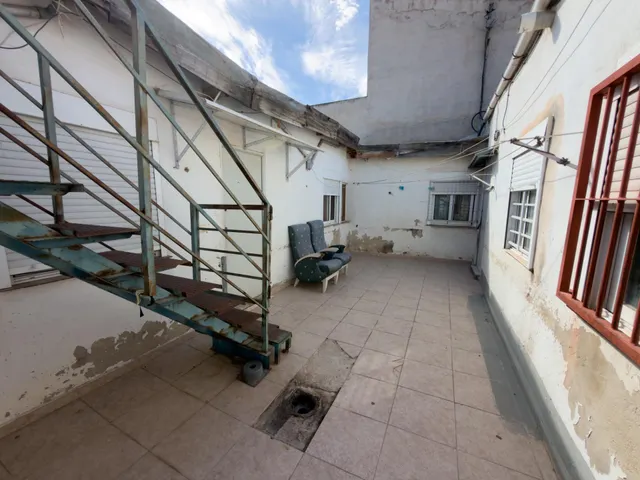 Edificio completo en venta en el centro de Cox – 380 m2 construidos, local + 3 viviendas — 24
