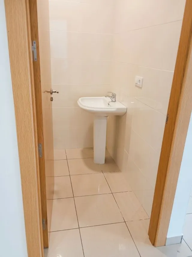 Local comercial en venta en Ronda Norte (Badajoz) – 94 m2, 2 escaparates y 3 m de fachada — 7