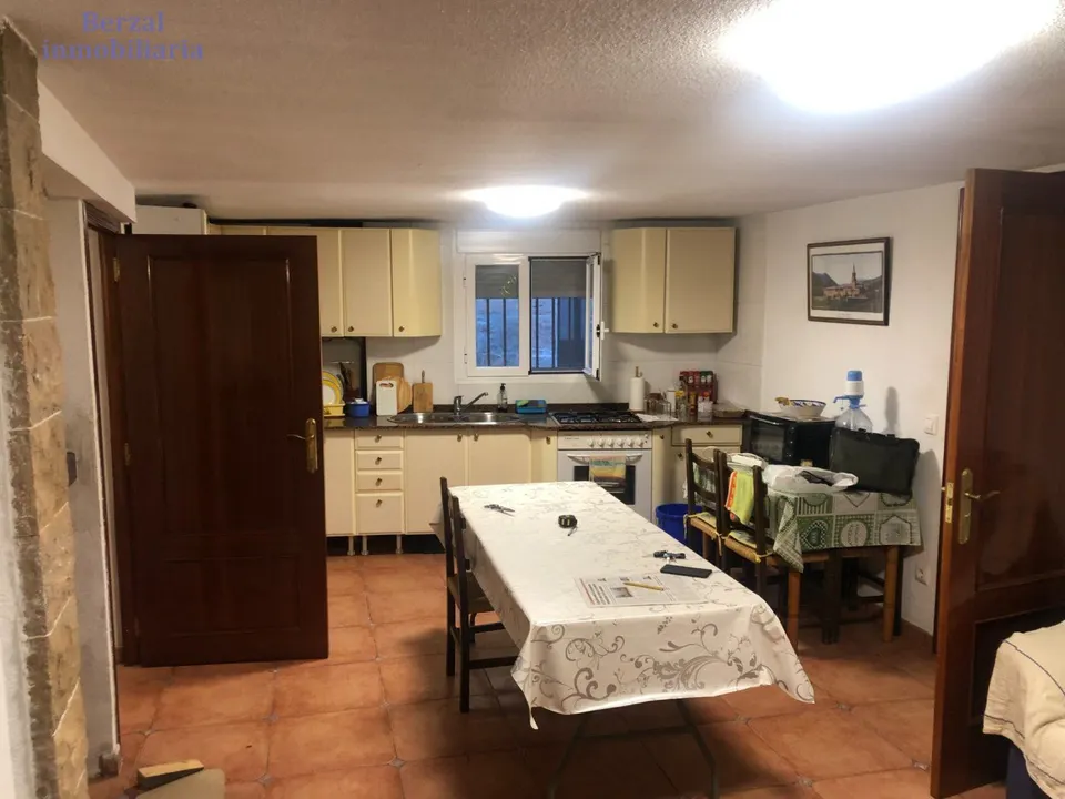 Casa de pueblo, para entrar a vivir, en entorno privilegiado de montaña.