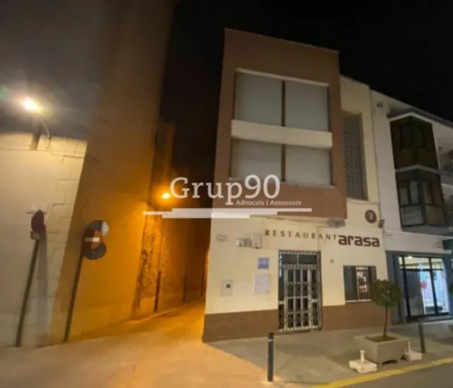 Hostal-Restaurante en la plaza del pueblo — 23