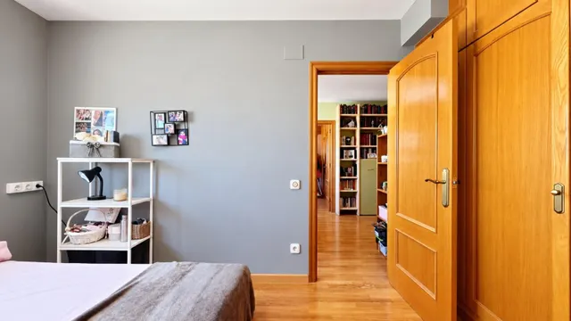 Ático dúplex de 5 dormitorios en el corazón de Valls con garaje privado y piscina — 33
