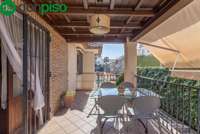 INCREÍBLE CHALET INDEPENDIENTE EN ZONA PRIVILEGIADA — 10