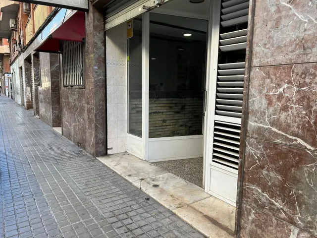 SECTOR 5 , SE VENDE LOCAL ACTUALMENTE MONTADO DE CAFETERIA — 12