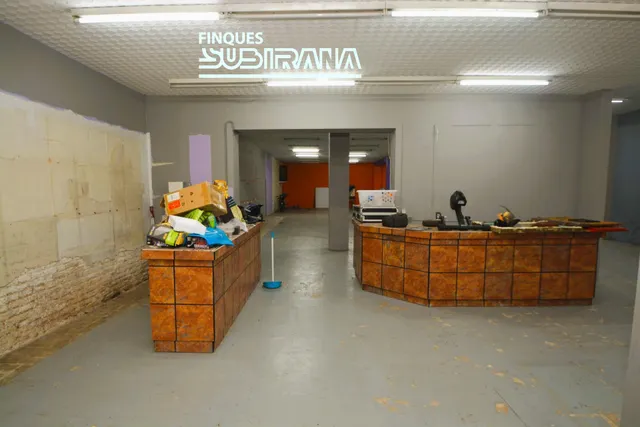 LOCAL COMERCIAL EN VENDA  A IGUALADA - BARRI DEL SANT CRIST — 4