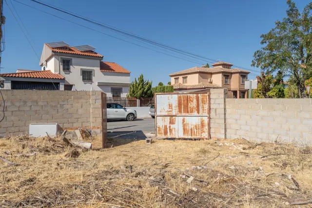 Magnífico solar de 1.002 m2 destinado a chalets individuales en la Urbanización Molino Ato de Otura — 45
