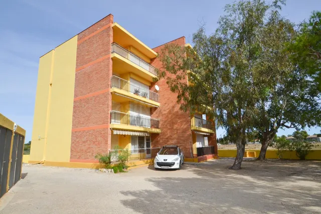 Apartamento con balcón a 5 minutos de la playa – Urbanizació