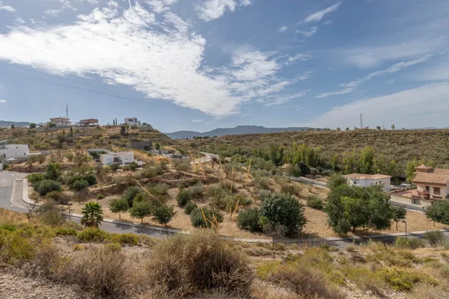 Terreno urbano de 750 m2 en Altos de La Zubia. Parcela 17, manzana M — 23