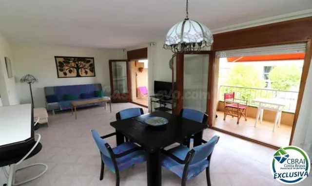 Precioso y amplio apartamento de dos dormitorios cerca de la