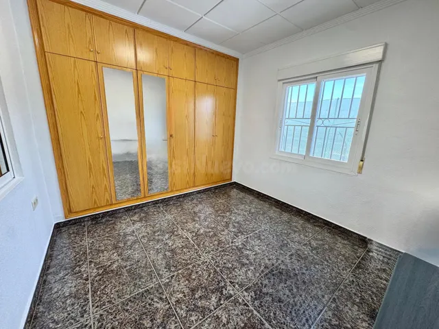 ENCANTADORA CASA EN PLANTA BAJA CON TERRAZA, PATIOS, GARAJE, - foto 3