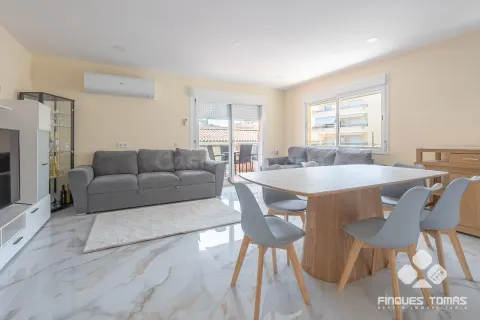 Piso reformado con balcón en Segur de Calafell