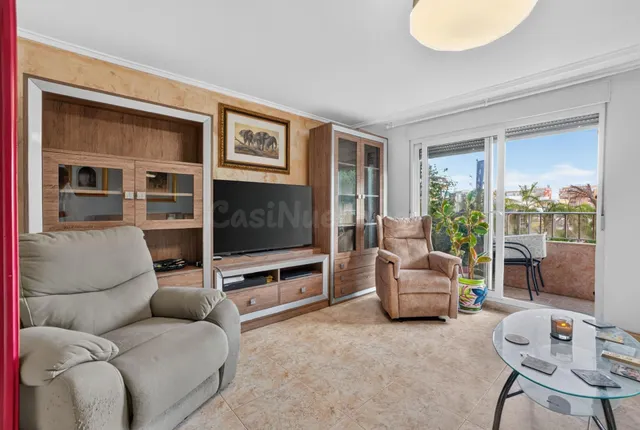 Amplio apartamento de 4 dormitorios a pocos pasos de la Playa del Acequión, Torrevieja — 4