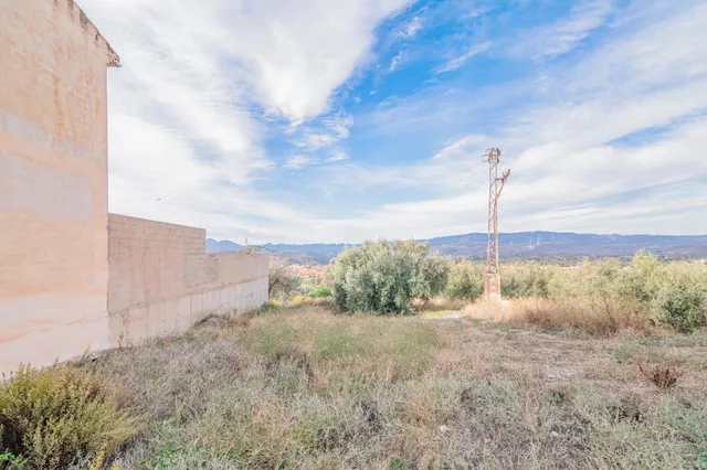 Se vende excelente parcela urbana de 439 m2, está en pendiente, pero  lista para construir, ubicada en una de las zonas residenciales más tranquilas y de mayor crecimiento de Dúrcal. — 11