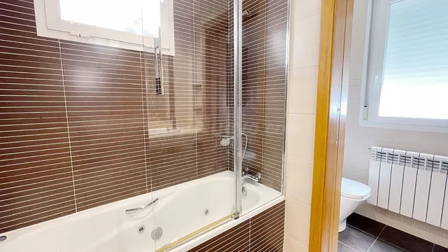 ¡EN ALQUILER PARA ESTUDIANTES! habitaciones EN CHALET CON REFORMA RECIENTE EN VILLANUEVA DE LA CAÑADA. — 34