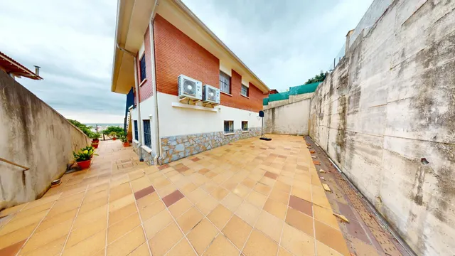 EXCLUSIVA CASA AMUEBLADA EN ALQUILER EN CAN ROCA – CASTELLDE - foto 2