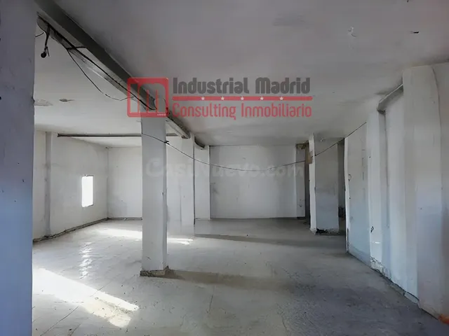 Local diáfano de 240 m2 en venta en Campo Real con posibilid