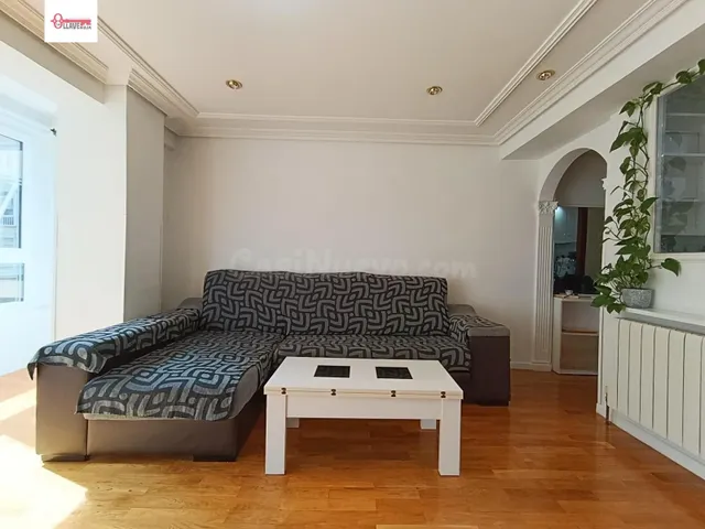 Amplio Apartamento Reformado en Plaza de Lavaderos. — 4