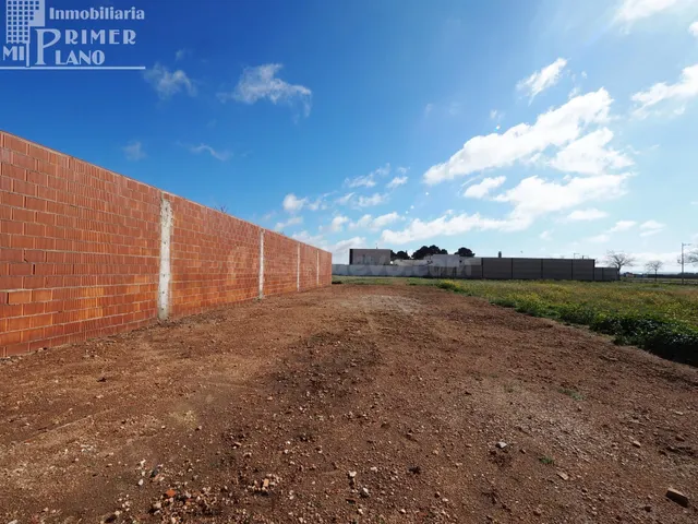 *Solar de 386 metros cuadrados con 10.40 metros de fachada e