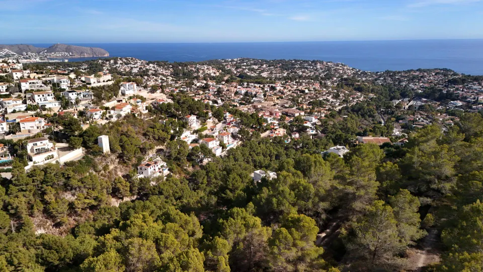 Parcela amplia con vistas panorámicas a Benissa