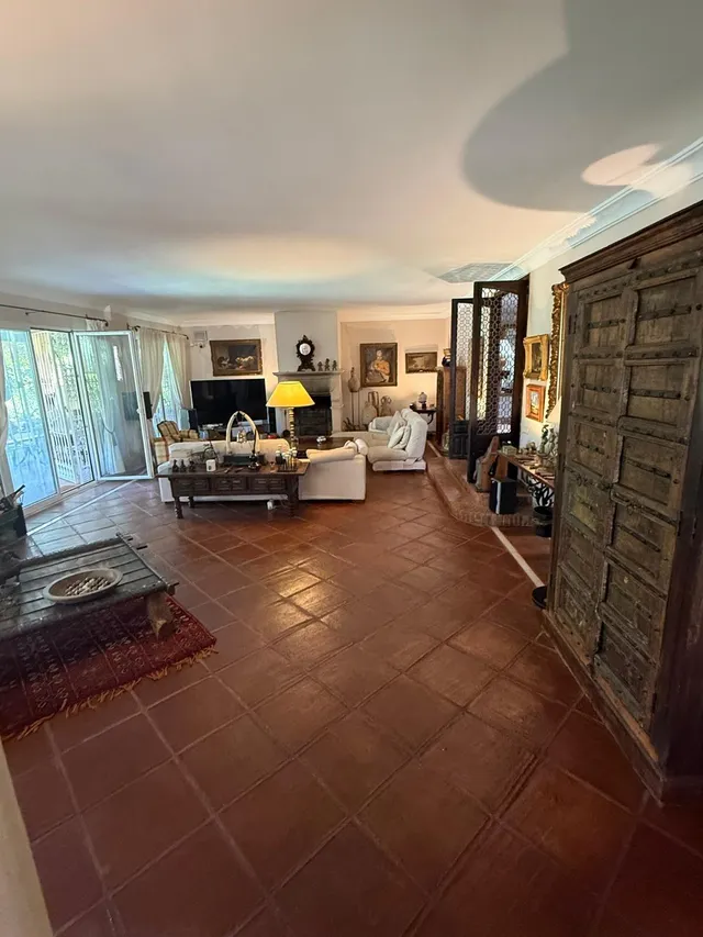 se vende 2 parcelas contiguas con casa en urbanizacion Atalaya rio Verde Marbella — 2