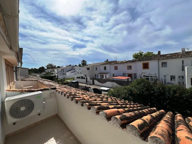 ADOSADO DE 3 habitaciones CON PARKING Y GRAN PISCINA COMUNITARIA CON JARDINES. — 19