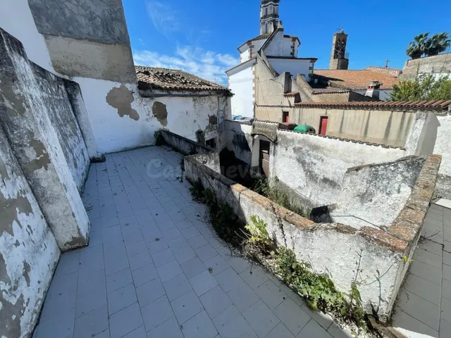 AMPLIA CASA CON PATIO EN ARROYO DE LA LUZ - foto 4