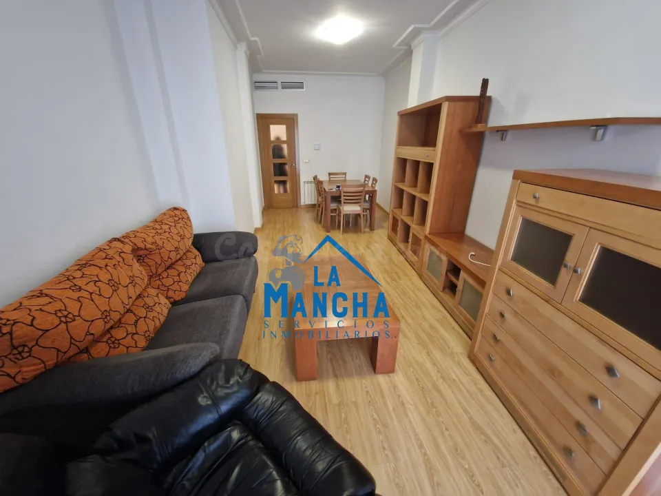 *750€ al mes* inmobiliaria la mancha alquila piso con garaje en el centro de Albacete