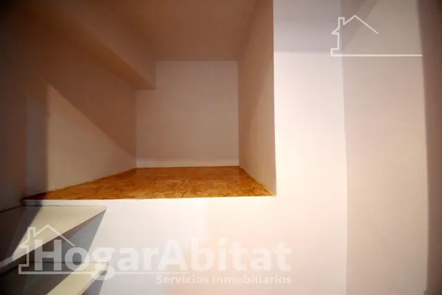 Espacio familiar y comodidad absoluta en este piso totalmente exterior con garaje privado cerrado — 50