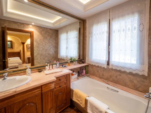Villa 9 habitaciones 285m² en venta - Plaza Madrid — 18