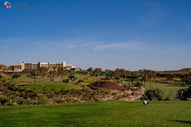 OPORTUNIDAD DE LUJO, EN URB. GOLF VALLE DEL ESTE, VERA. — 31