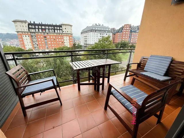Se Alquila Amplia vivienda de 3 dormitorios y garaje directo