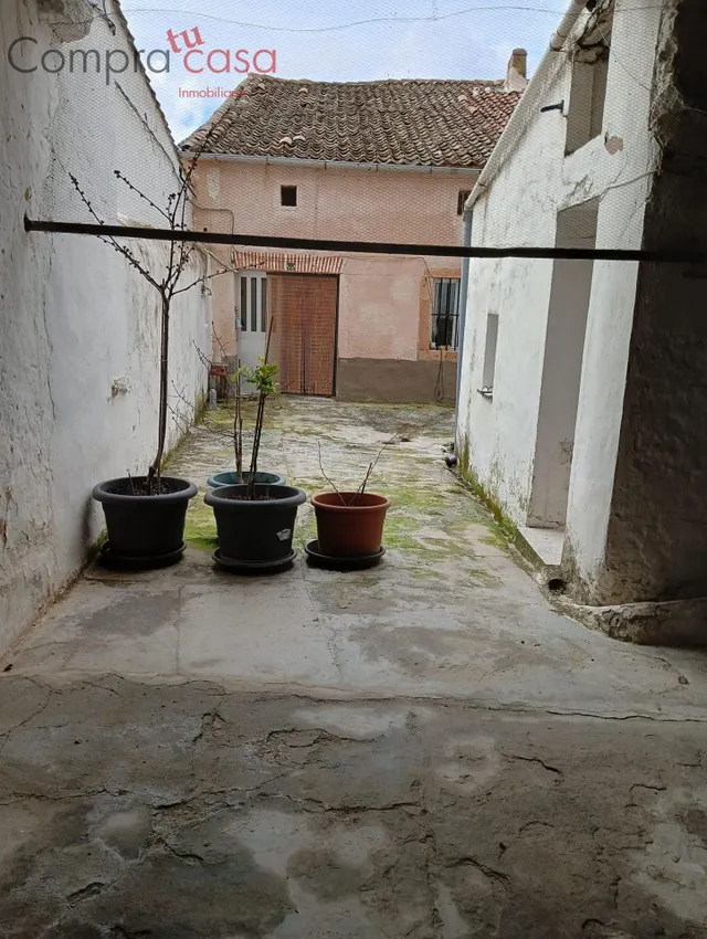 VENTA CASA CON PATIO ZONA DE SEPULVEDA. - foto 4