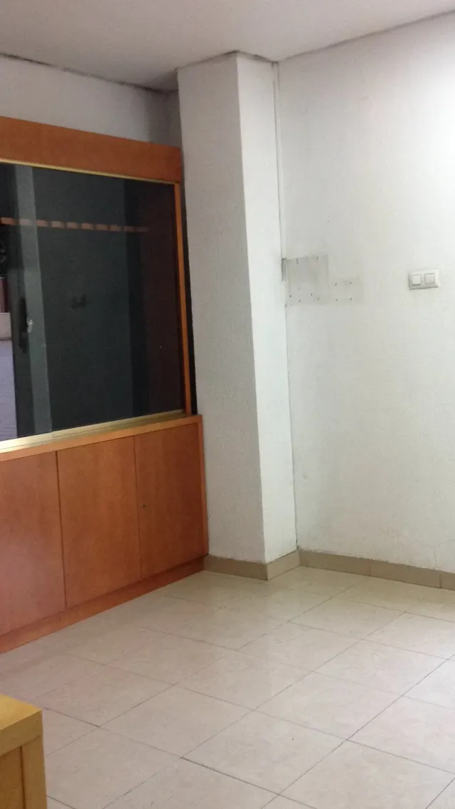SE VENDE O ALQUILA LOCAL COMERCIAL DE 40 M2 EN NERVIÓN — 3