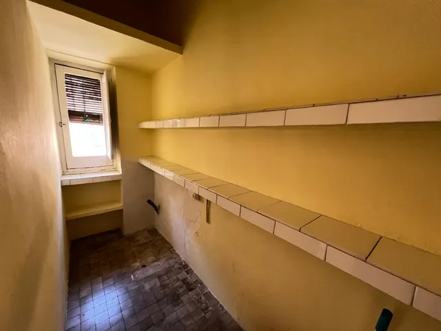Estupendo piso de 4 habitaciones a reformar en el centro — 7