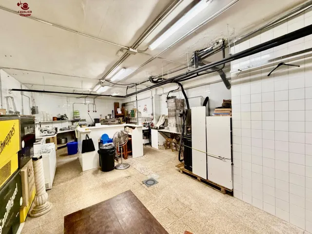 Espectacular Bar Restaurante en el centro urbano con una superficie de 200m2 distribuidos en una planta comercial de 110m2 más almacén de 90m22 — 19